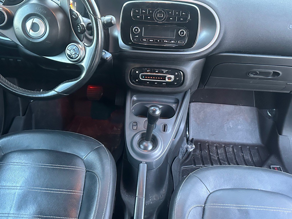 2016 smart fortwo Image 7