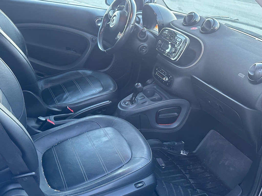 2016 smart fortwo Image 8