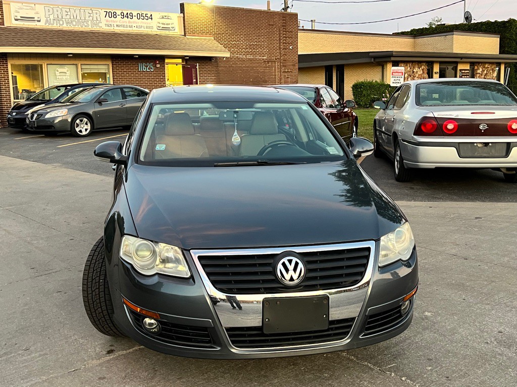 2010 Volkswagen Passat Image 4