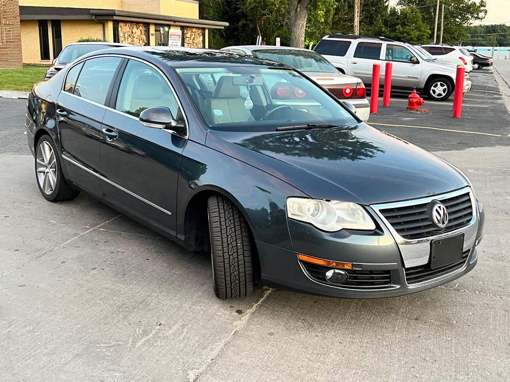 2010 Volkswagen Passat Image 5