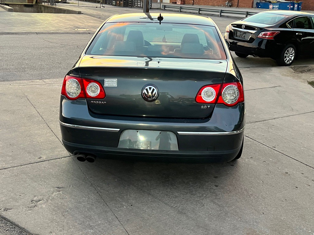 2010 Volkswagen Passat Image 7