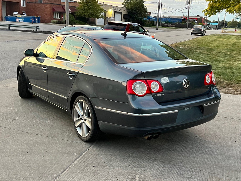 2010 Volkswagen Passat Image 8