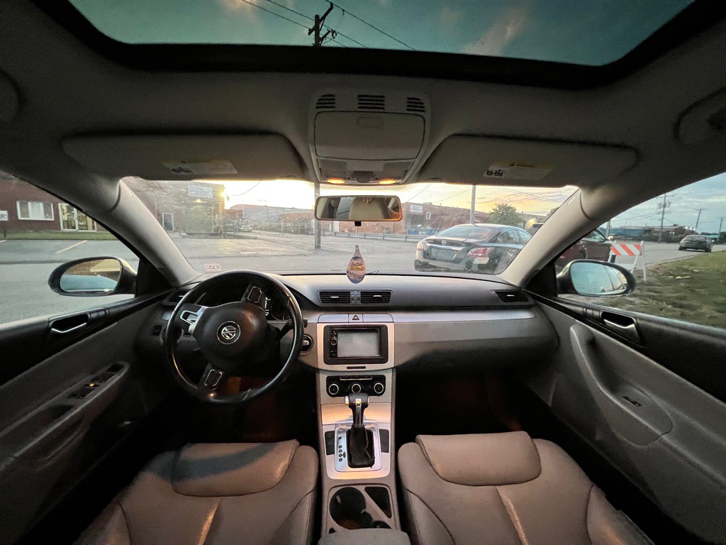 2010 Volkswagen Passat Image 12