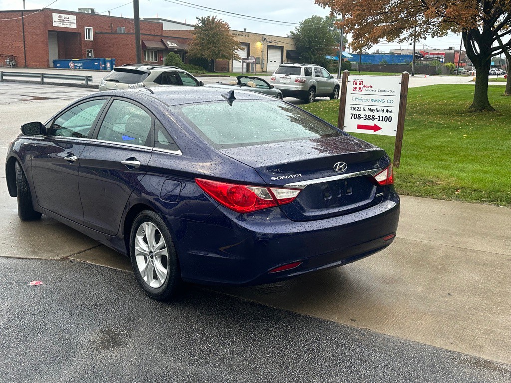 2011 Hyundai Sonata Image 3