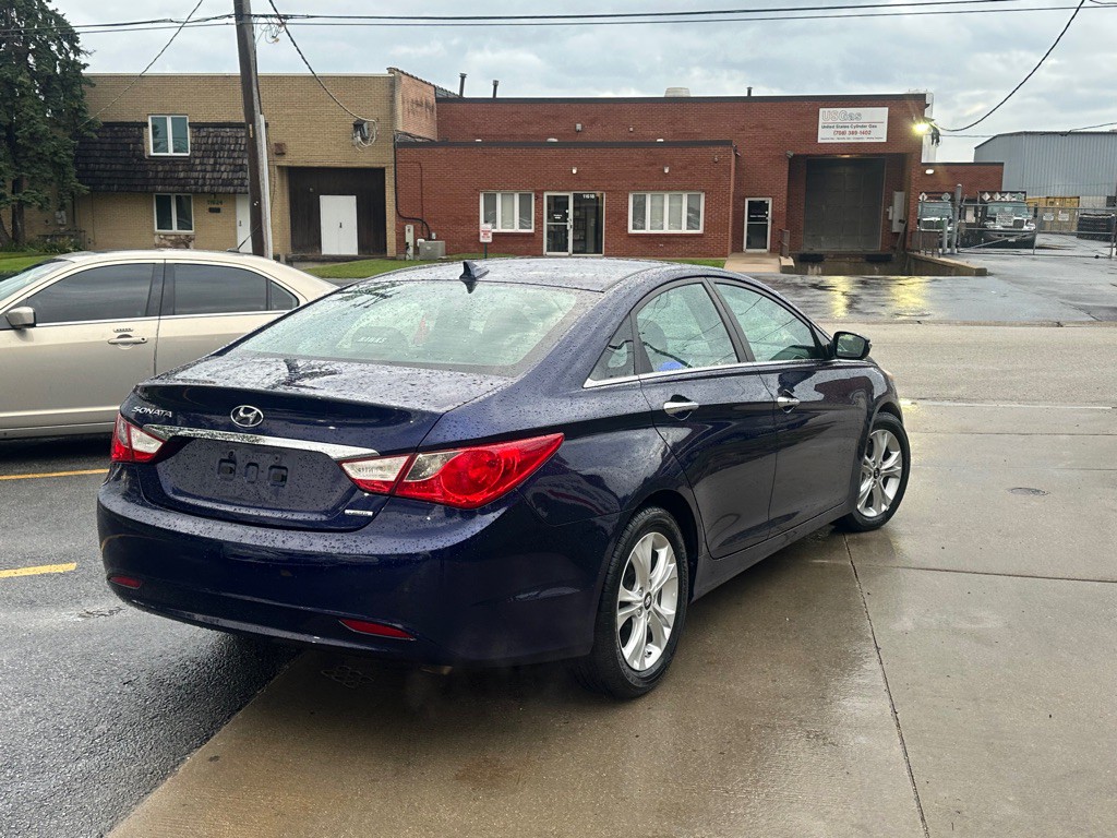 2011 Hyundai Sonata Image 4