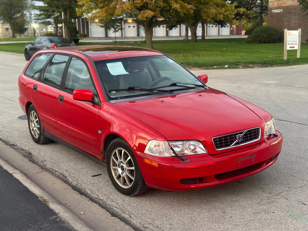 2004 Volvo V40 Image 2