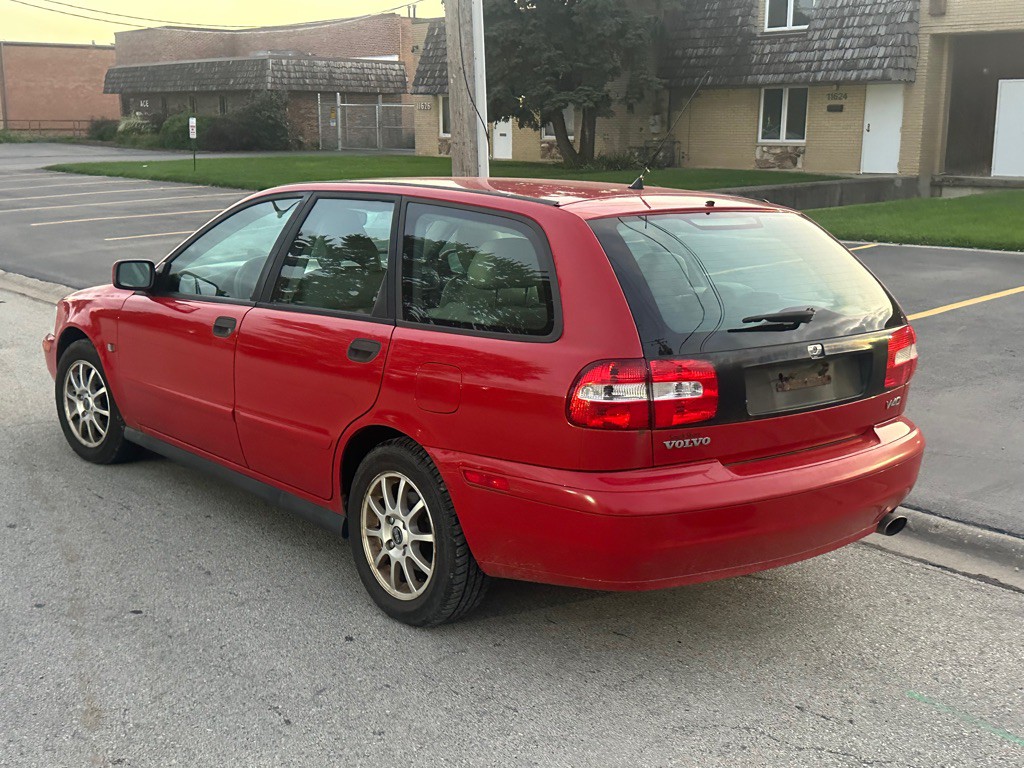 2004 Volvo V40 Image 3