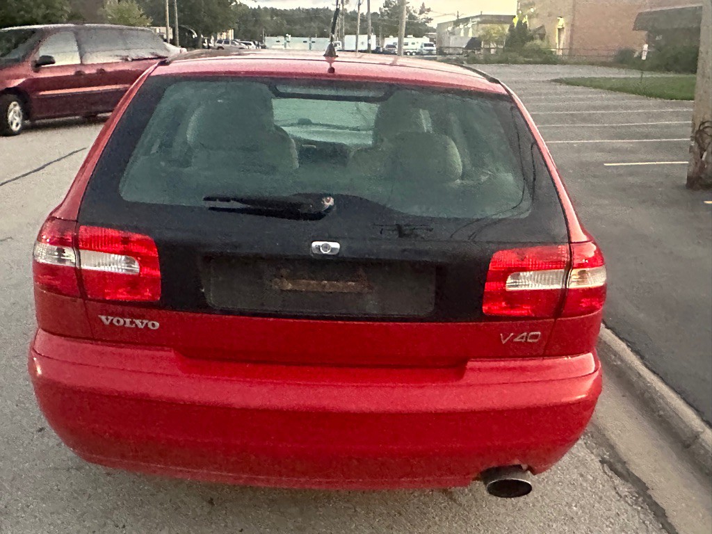 2004 Volvo V40 Image 8