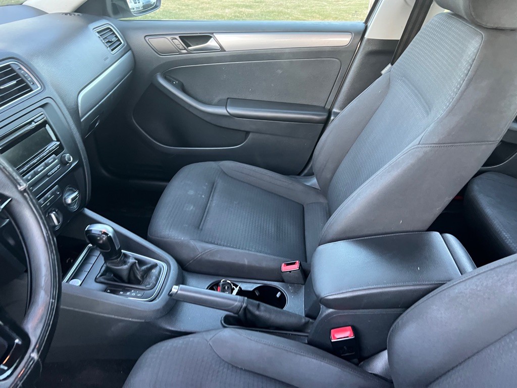 2015 Volkswagen Jetta Image 9