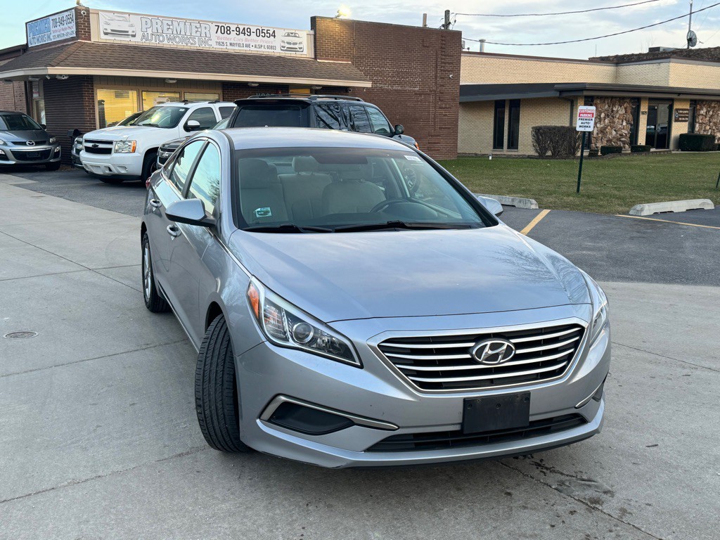 2017 Hyundai Sonata Image 2
