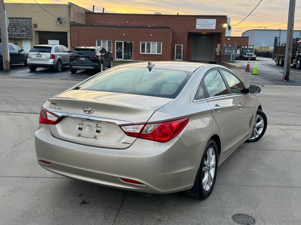 2011 Hyundai Sonata Image 3
