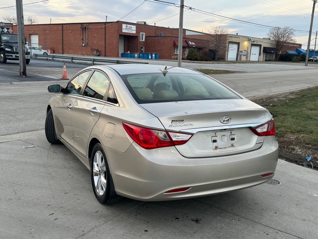 2011 Hyundai Sonata Image 4