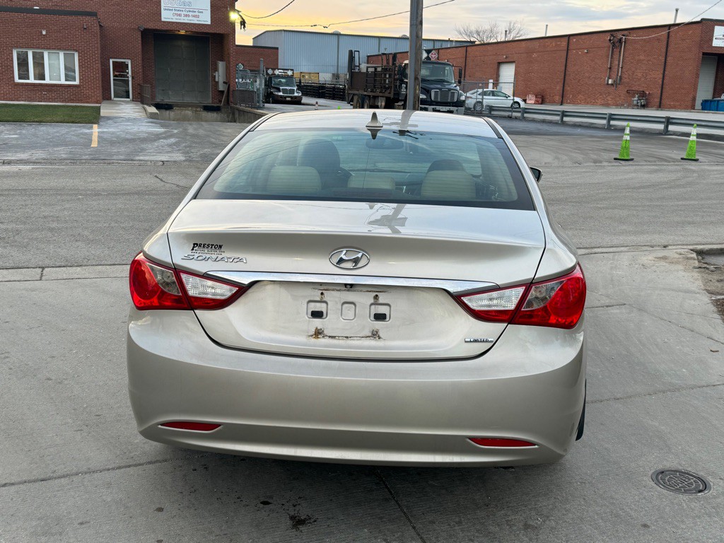 2011 Hyundai Sonata Image 6