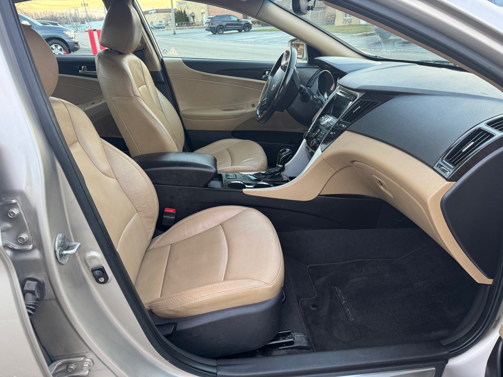 2011 Hyundai Sonata Image 9