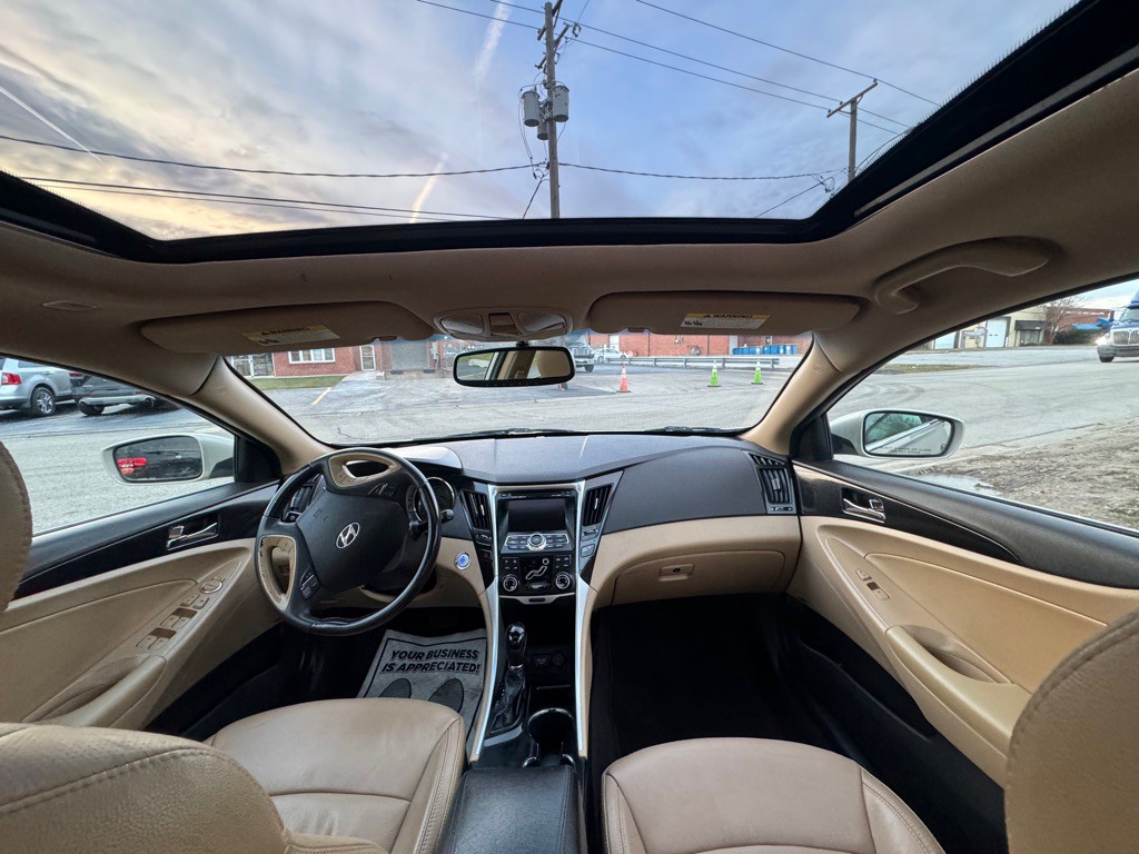 2011 Hyundai Sonata Image 12