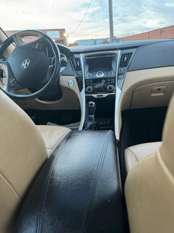 2011 Hyundai Sonata Image 14
