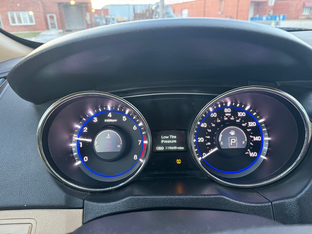 2011 Hyundai Sonata Image 16