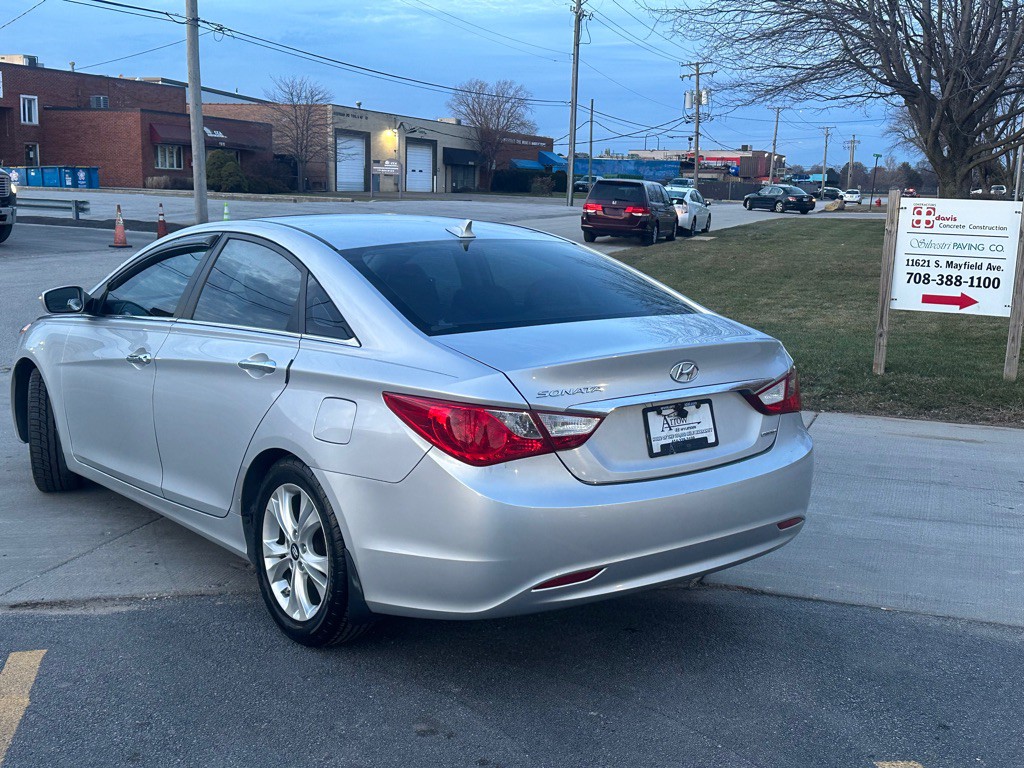 2011 Hyundai Sonata Image 4