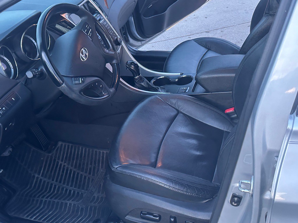 2011 Hyundai Sonata Image 12
