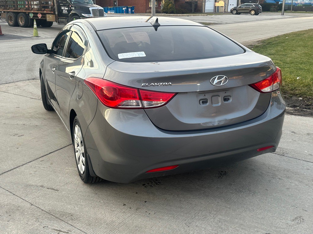 2013 Hyundai Elantra Image 3