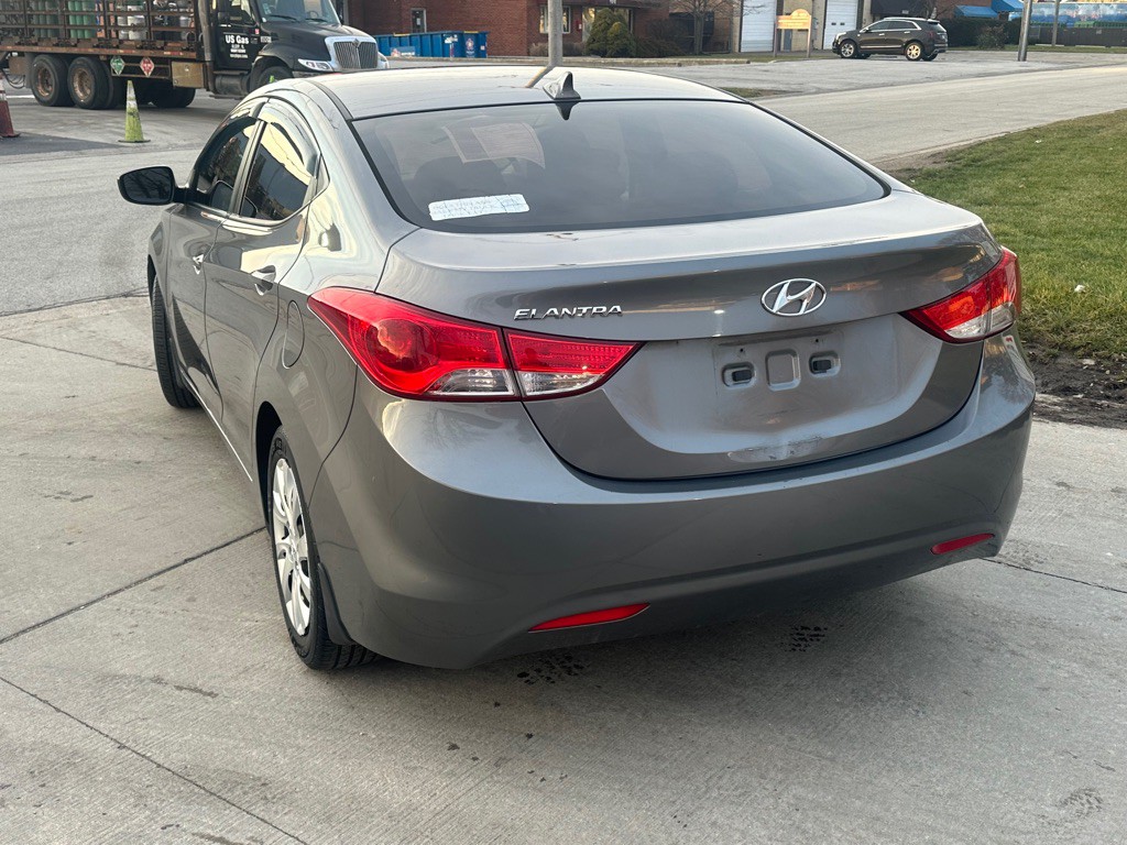 2013 Hyundai Elantra Image 6