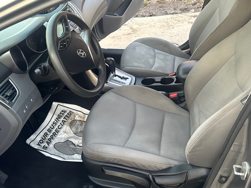 2013 Hyundai Elantra Image 9