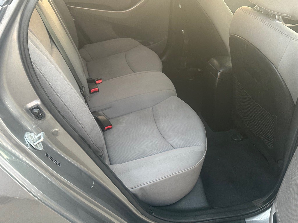 2013 Hyundai Elantra Image 10