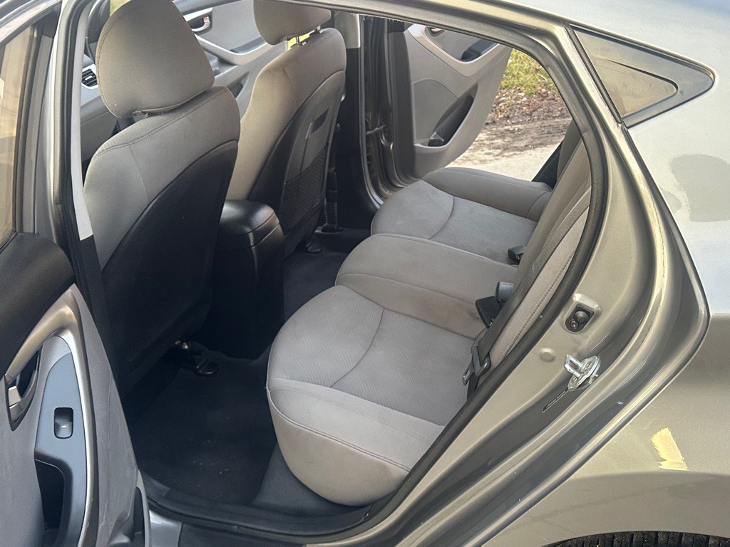 2013 Hyundai Elantra Image 11