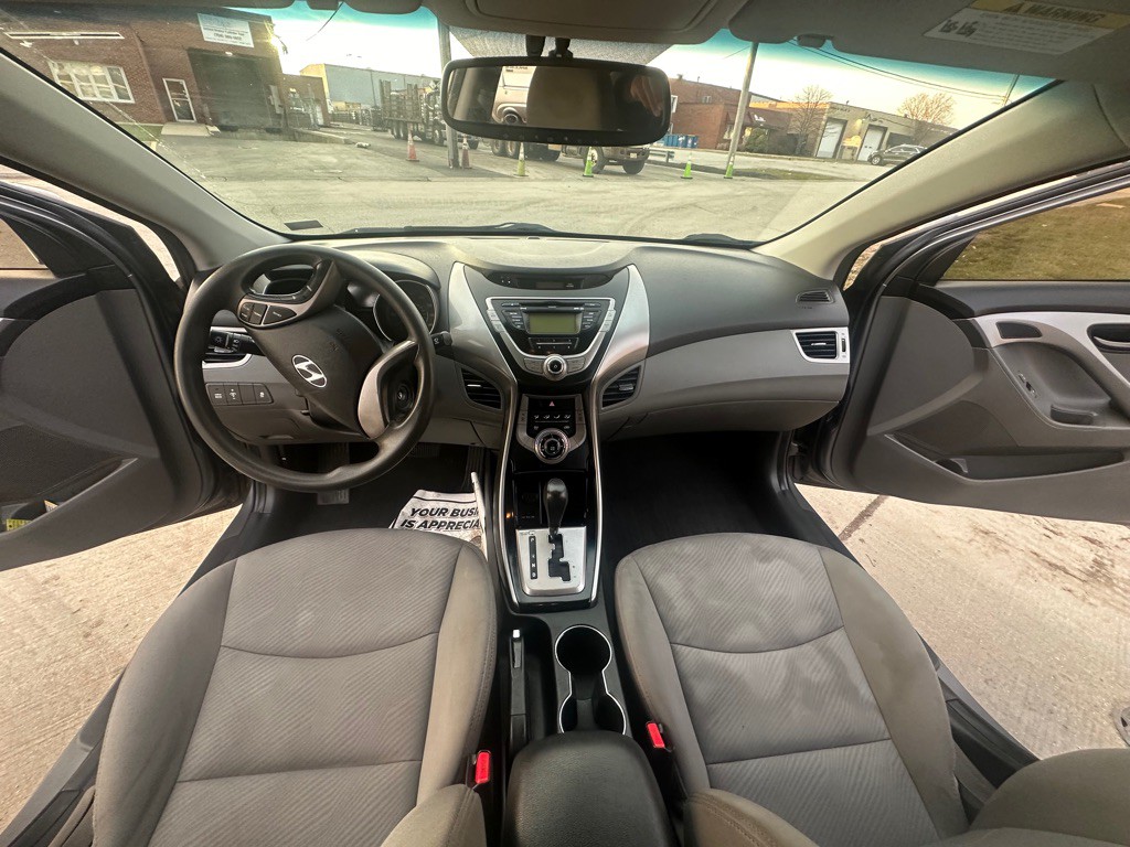 2013 Hyundai Elantra Image 12