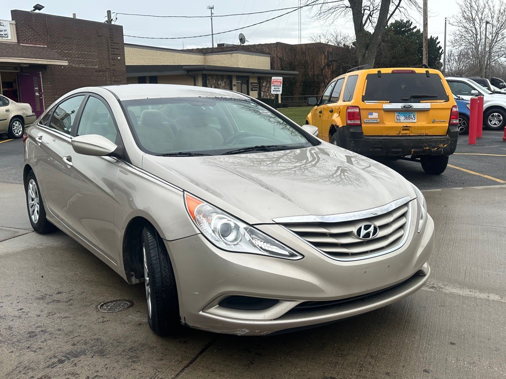2011 Hyundai Sonata Image 2