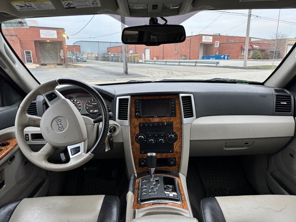2010 Jeep Grand Cherokee Image 8