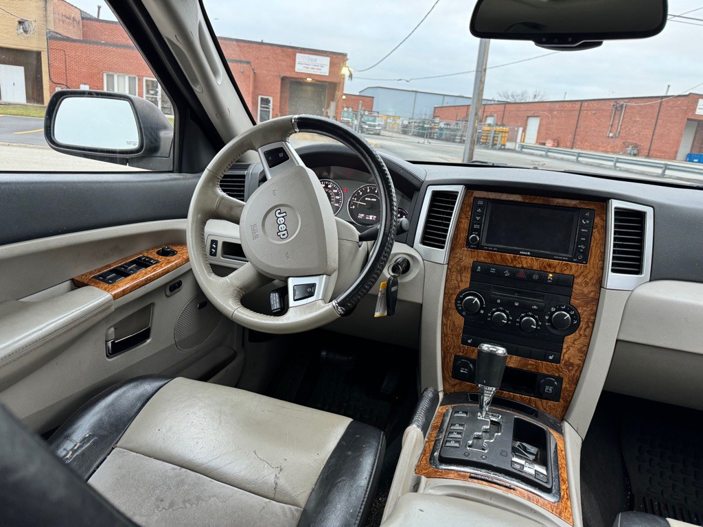 2010 Jeep Grand Cherokee Image 9