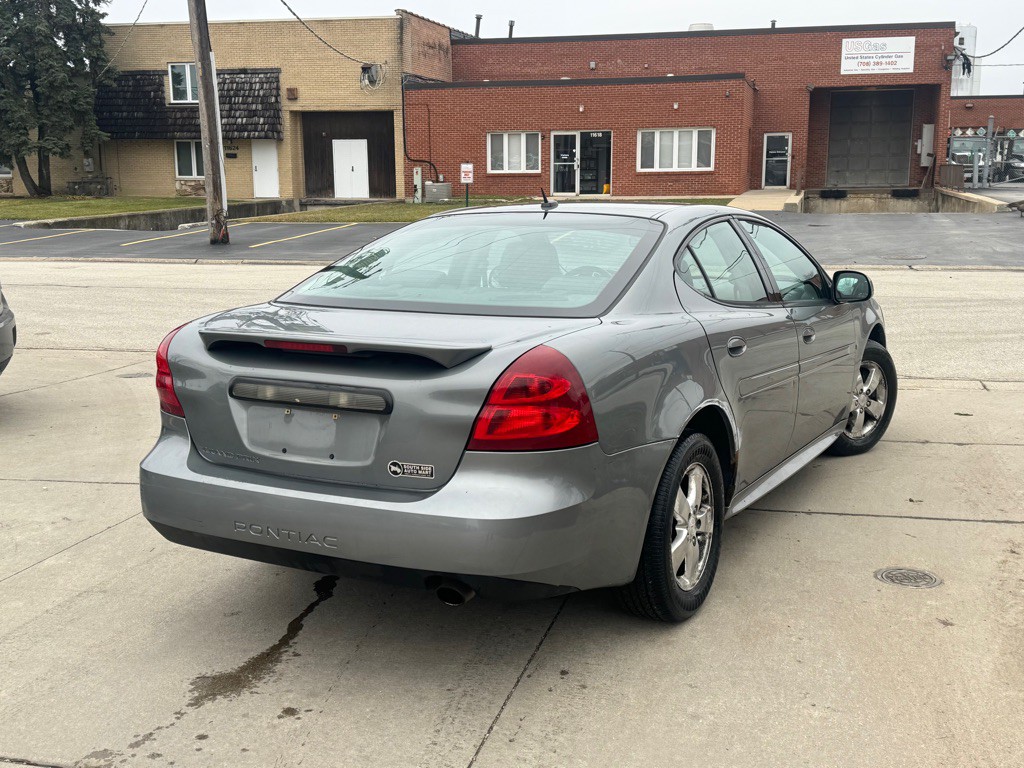 2008 Pontiac Grand Prix Image 3