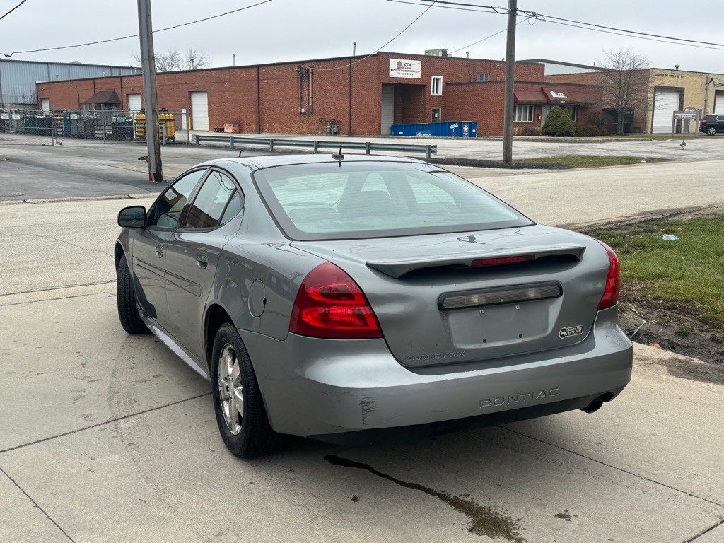 2008 Pontiac Grand Prix Image 4