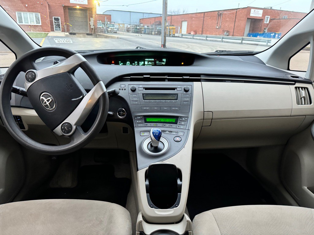 2010 Toyota Prius Image 11
