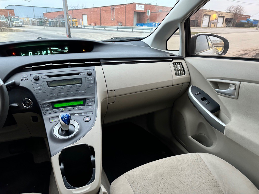 2010 Toyota Prius Image 12