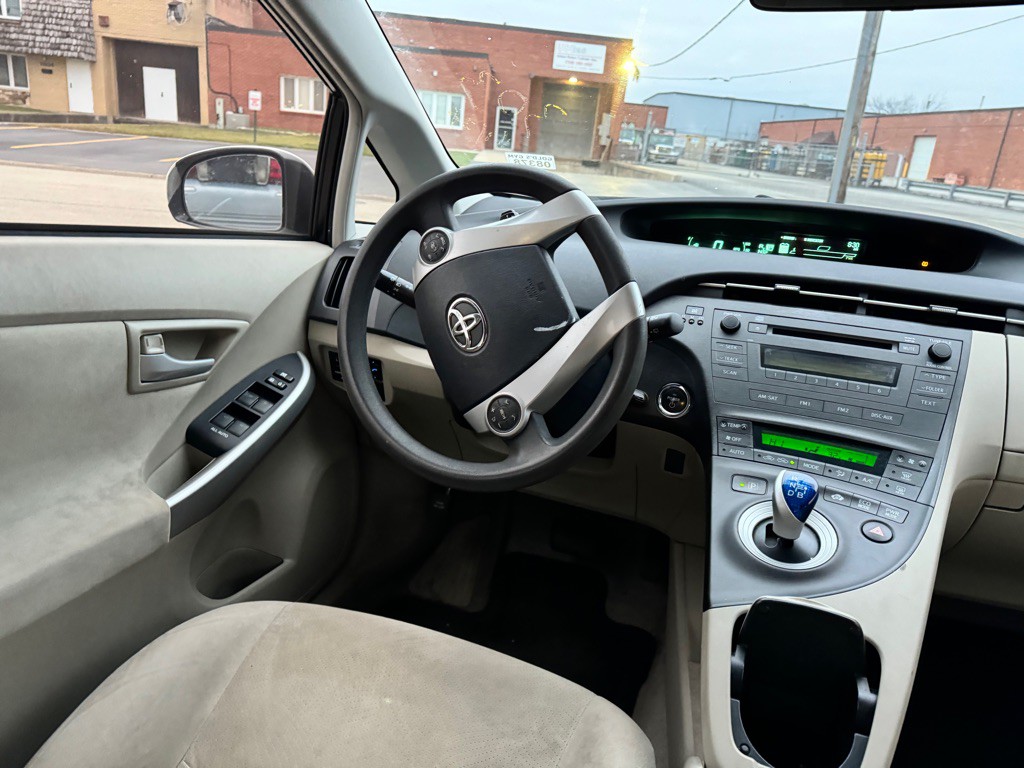 2010 Toyota Prius Image 13