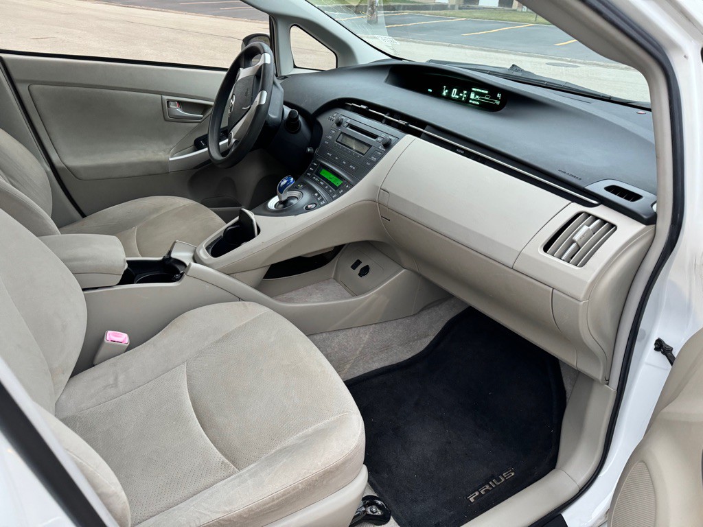 2010 Toyota Prius Image 16