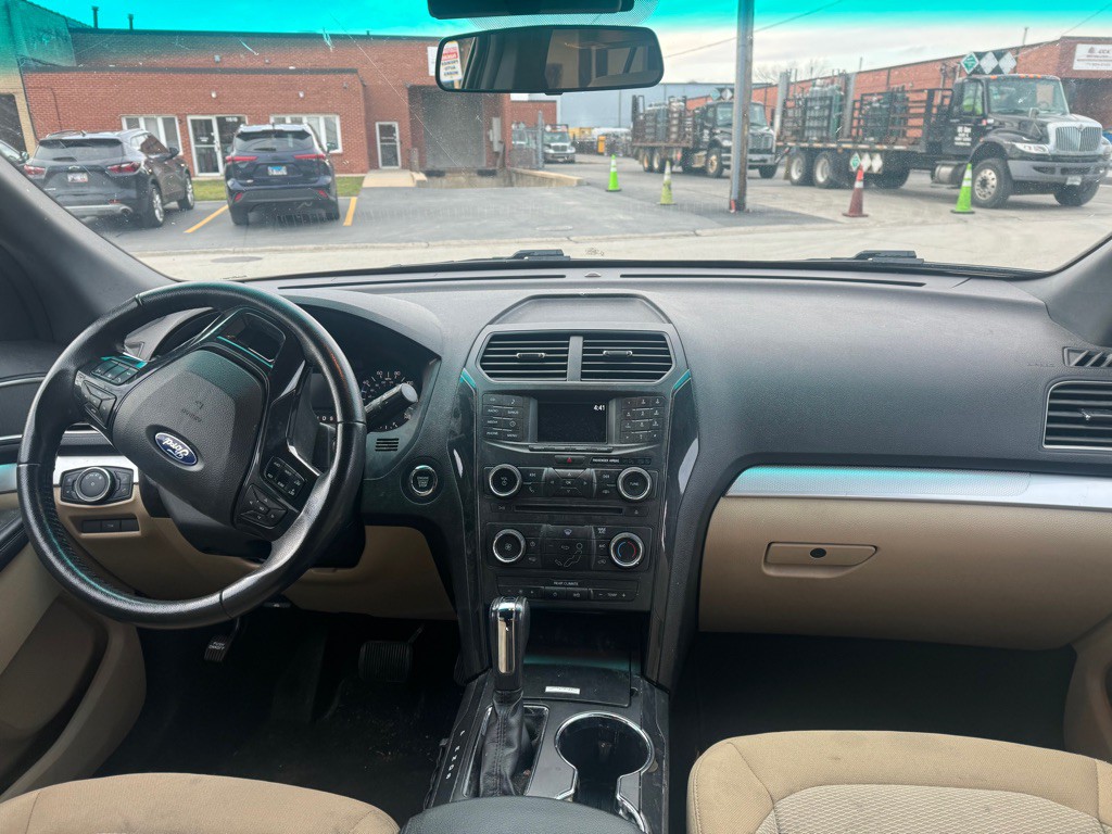 2016 Ford Explorer Image 12