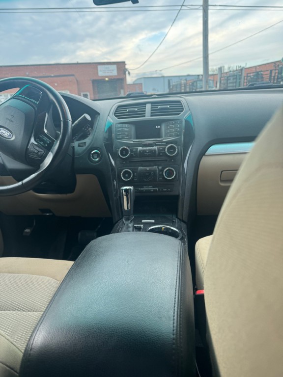 2016 Ford Explorer Image 13