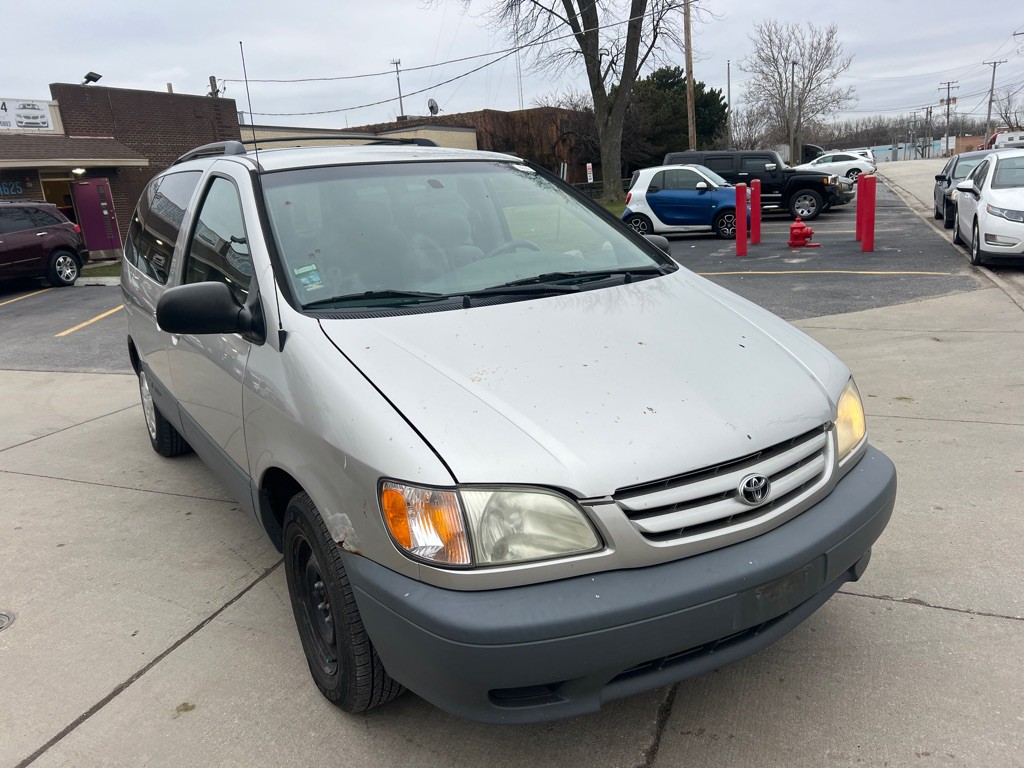 2002 Toyota Sienna Image 3