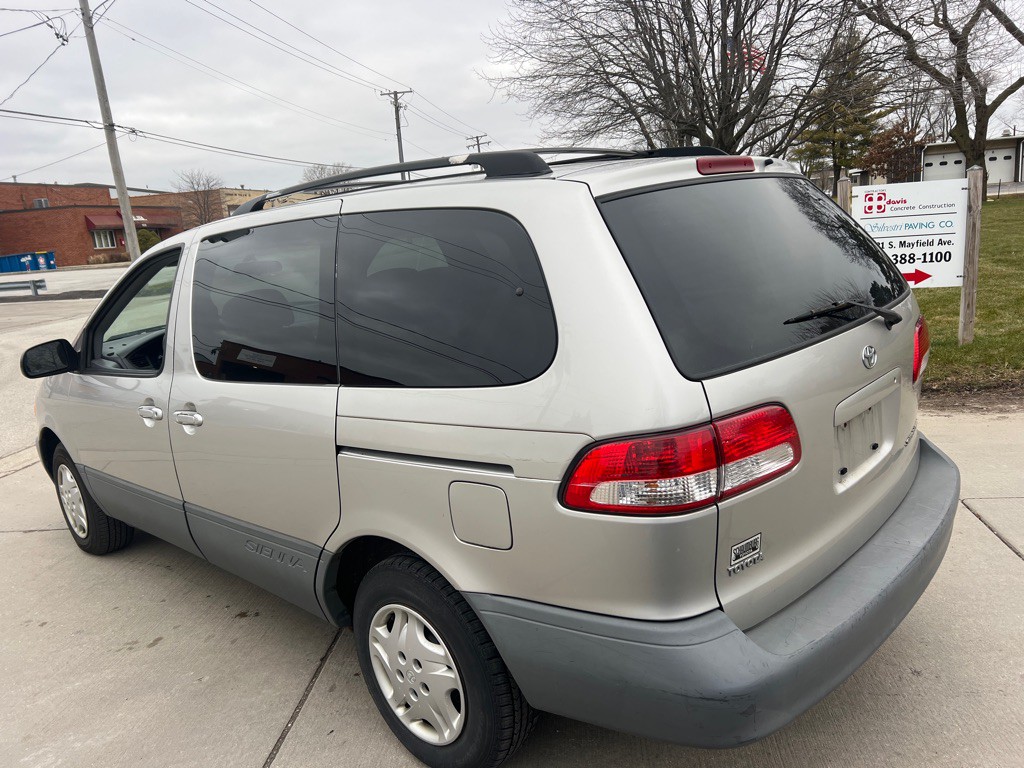 2002 Toyota Sienna Image 6