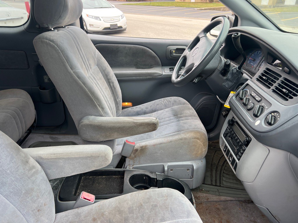 2002 Toyota Sienna Image 7