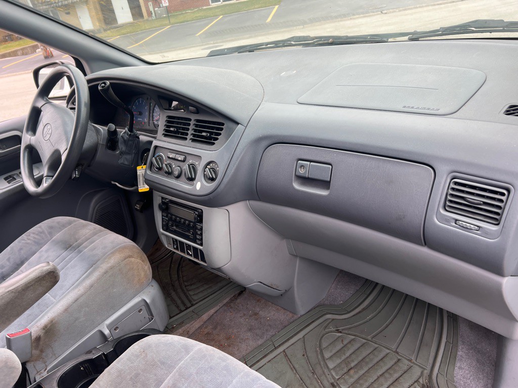 2002 Toyota Sienna Image 8