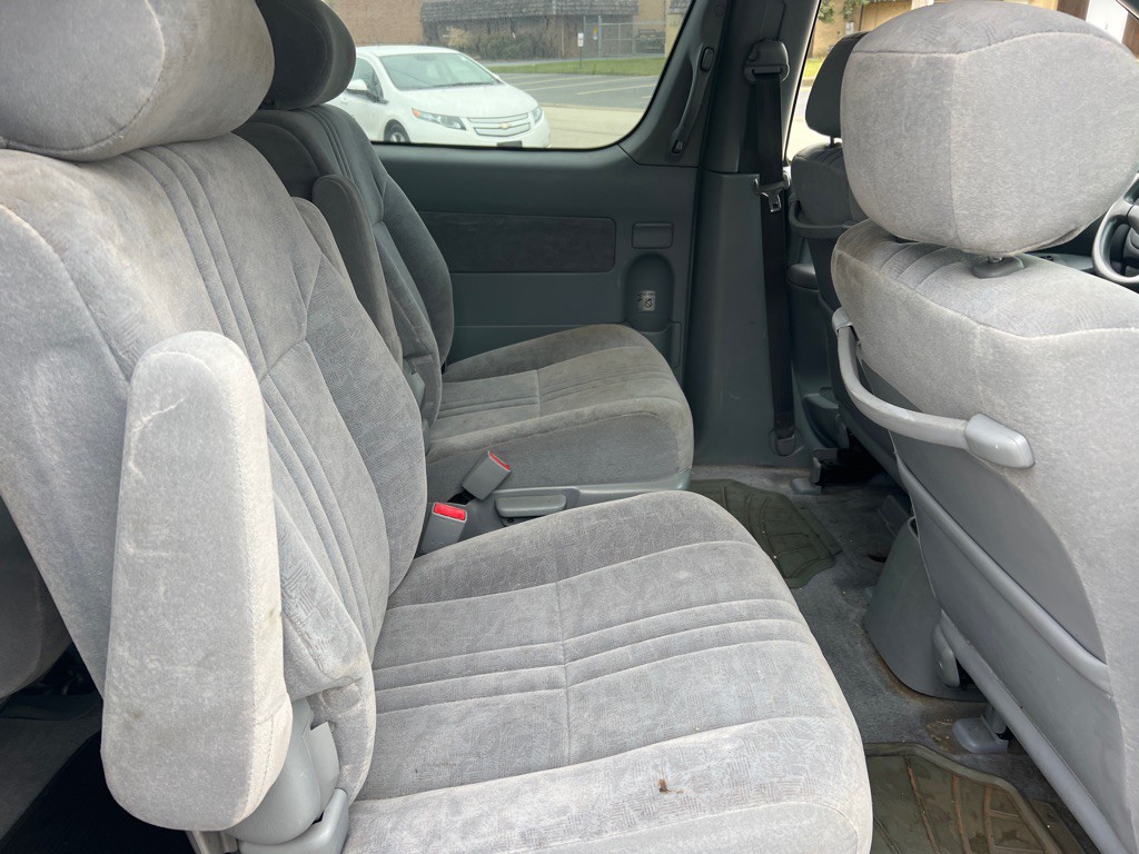 2002 Toyota Sienna Image 12