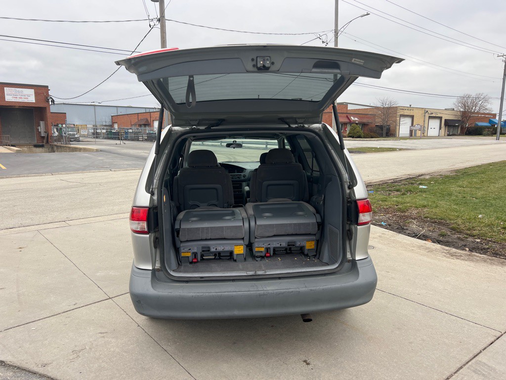 2002 Toyota Sienna Image 13