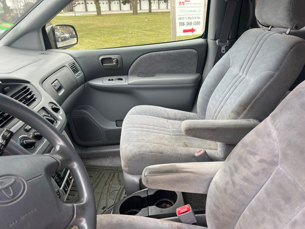 2002 Toyota Sienna Image 16