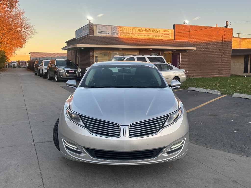 2013 Lincoln MKZ Image 2