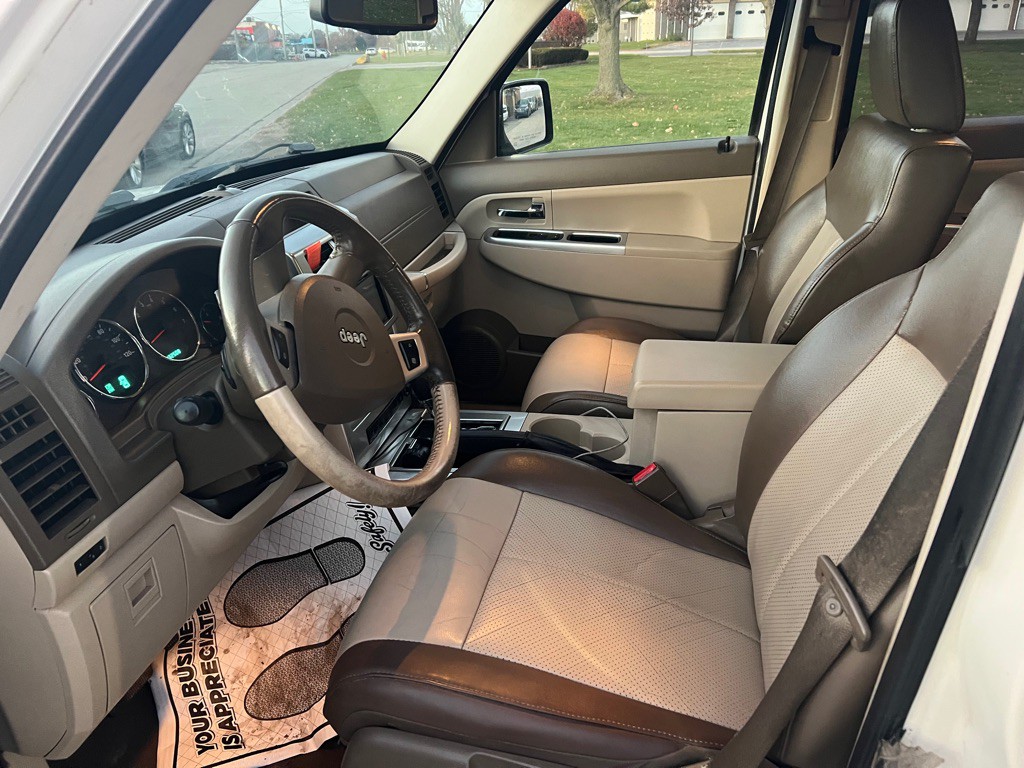 2008 Jeep Liberty Image 7