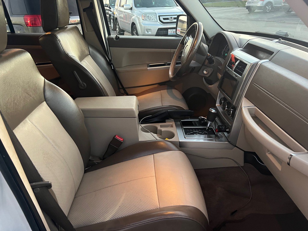 2008 Jeep Liberty Image 9